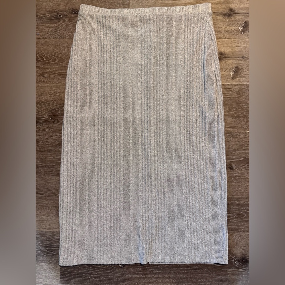Almost Famous size 3x Ribbed Maxi Skirt in Light Gray